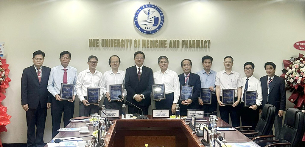 Chia sẻ kinh nghiệm trong hoạt động của các bệnh viện trường đại học y - dược