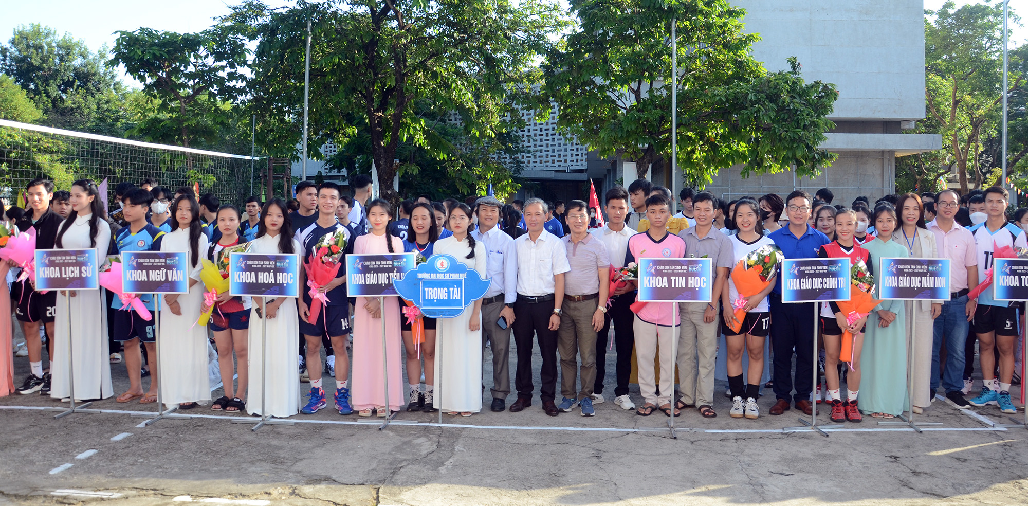 Hơn 250 vận động viên tranh tài giải bóng chuyền Trường đại học Sư phạm