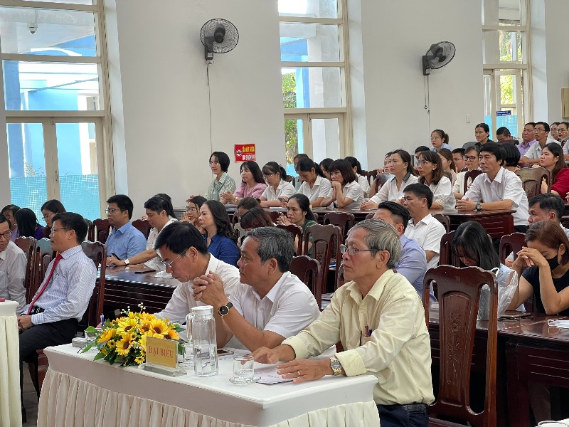 130 cán bộ tham gia lớp trung cấp Lý luận chính trị