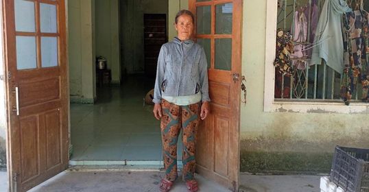 Cụ bà nhặt được của rơi, tìm người trả lại hơn 30 triệu đồng