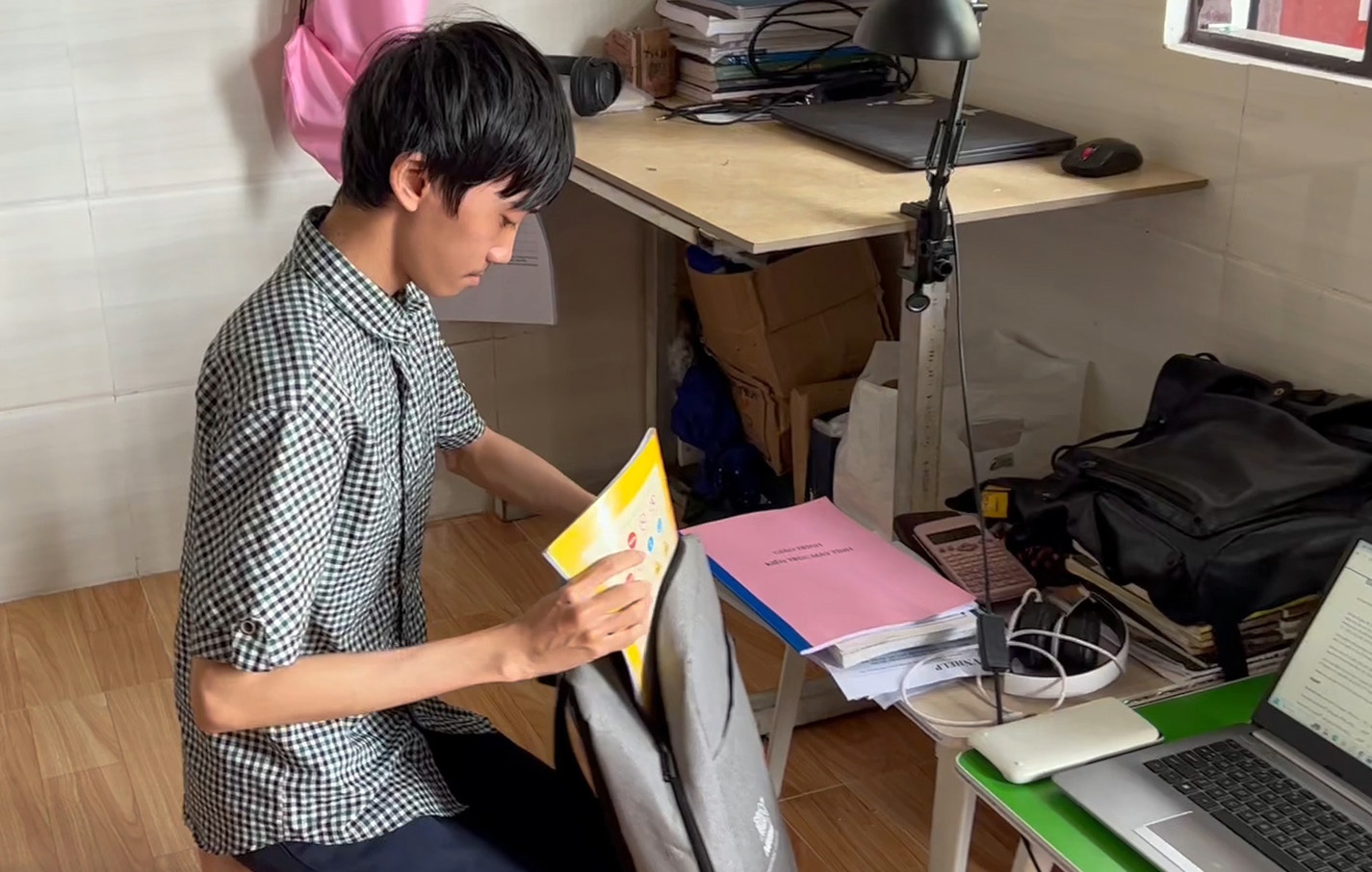 Bệnh tật không thể cản bước giấc mơ đại học của cậu học trò nghèo