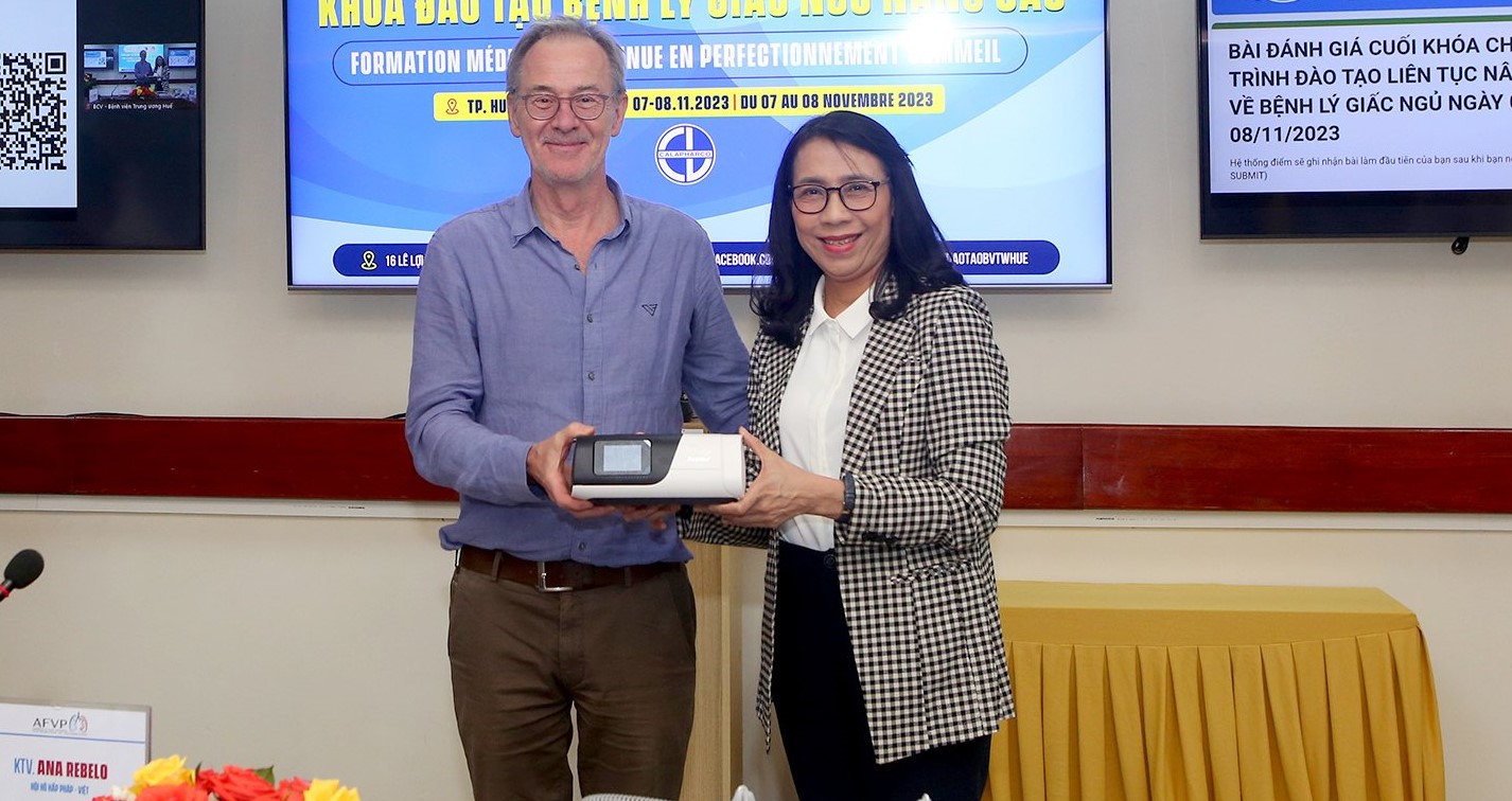 Tiếp nhận 2 máy CPAP hỗ trợ điều trị ngưng thở khi ngủ