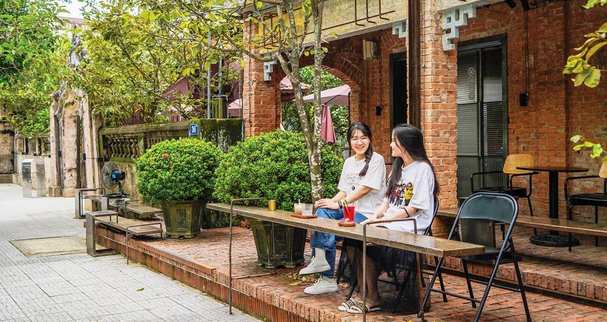 Mở cửa những không gian “kín cổng cao tường”