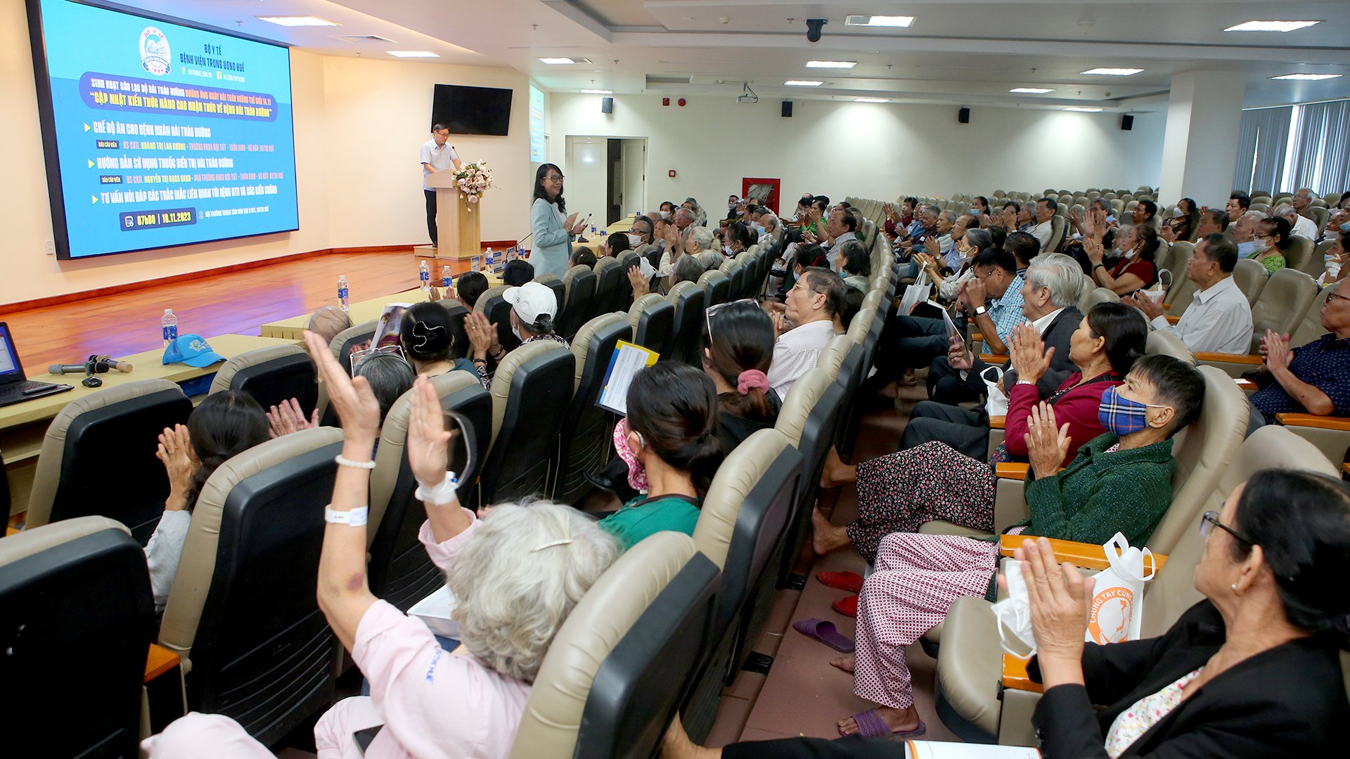 Xét nghiệm đường máu và khám mắt miễn phí cho 300 bệnh nhân đái tháo đường