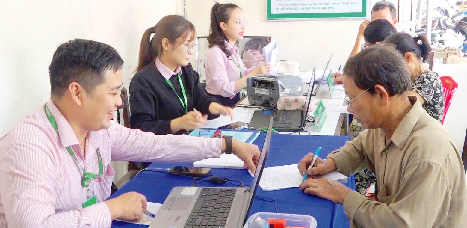 Giúp người dân vươn lên thoát nghèo bền vững