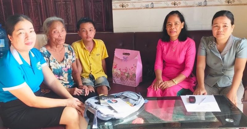 Trao học bổng Mottainai cho trẻ mồ côi