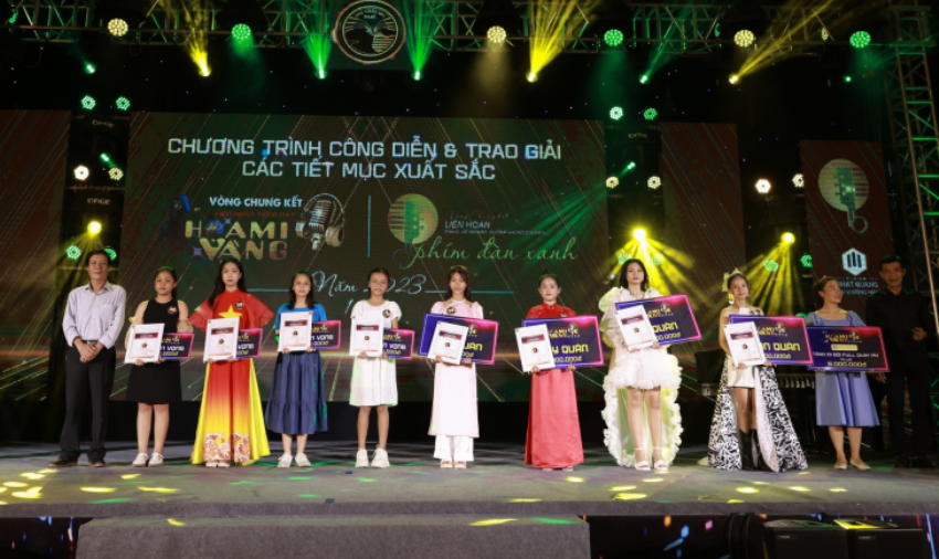 Sân chơi tuổi thơ