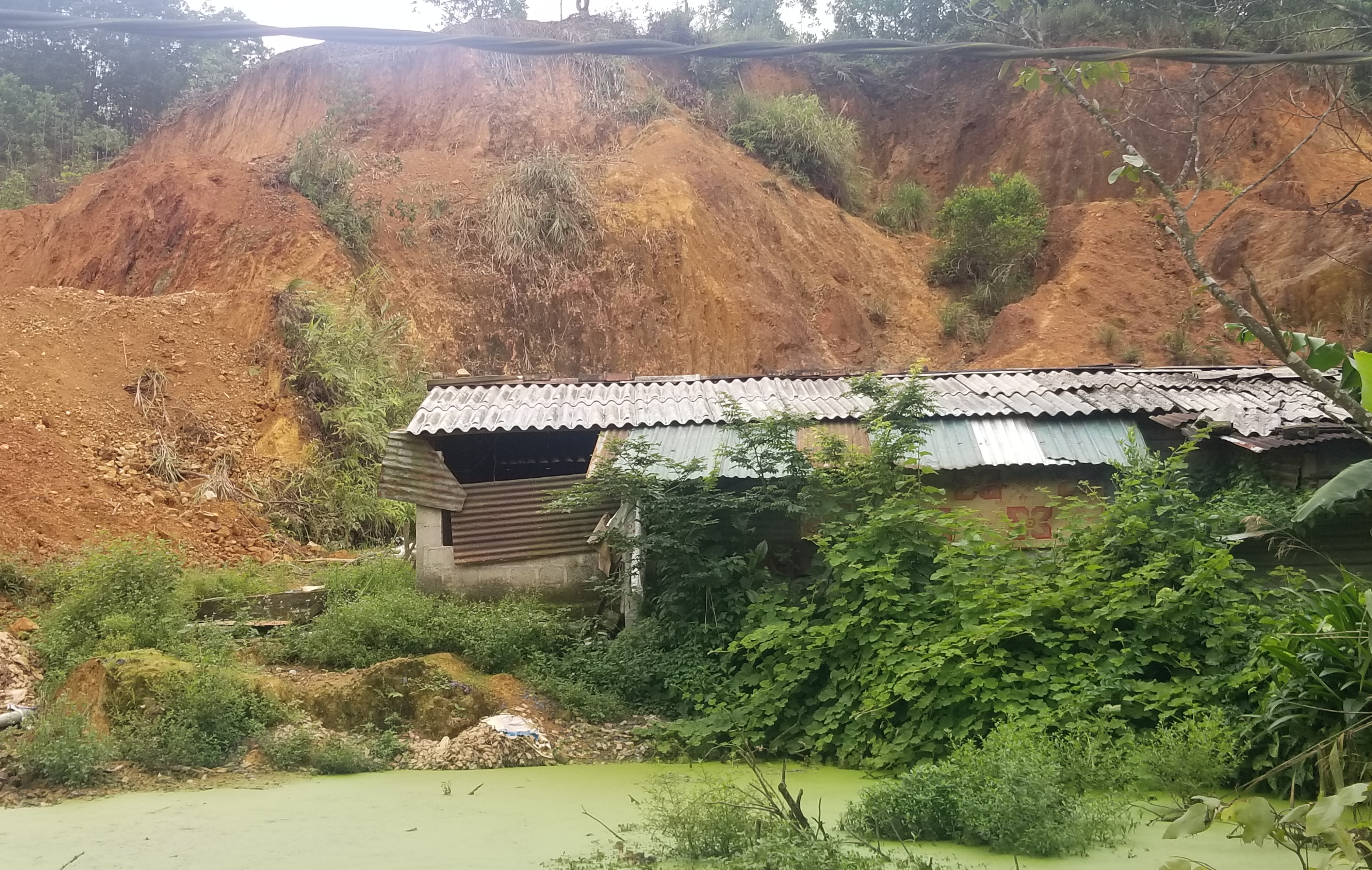 Khẩn trương ứng phó nguy cơ sạt lở