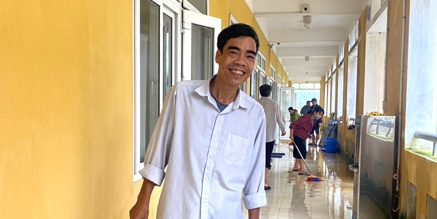 Thầy giáo dũng cảm cứu người trong lũ dữ