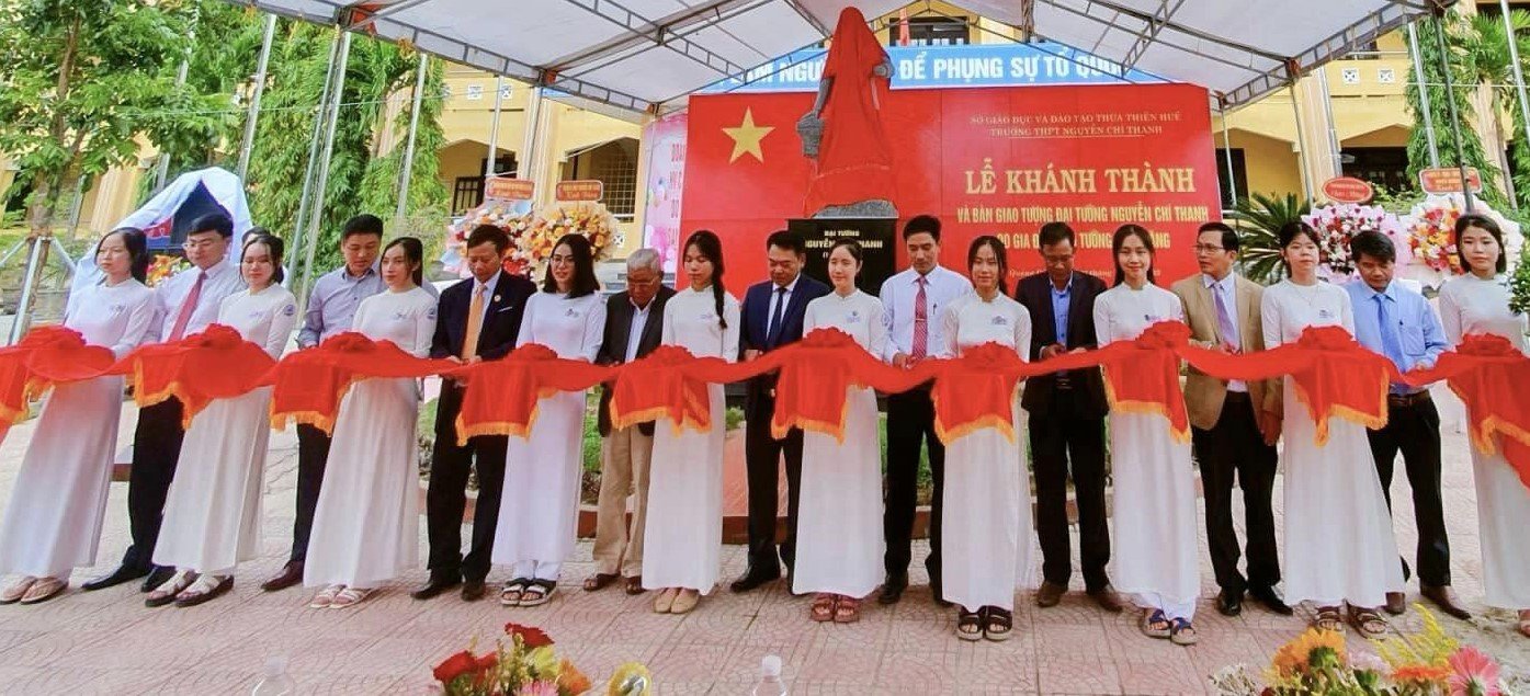 Khánh thành và bàn giao tượng Đại tướng Nguyễn Chí Thanh tại ngôi trường mang tên ông