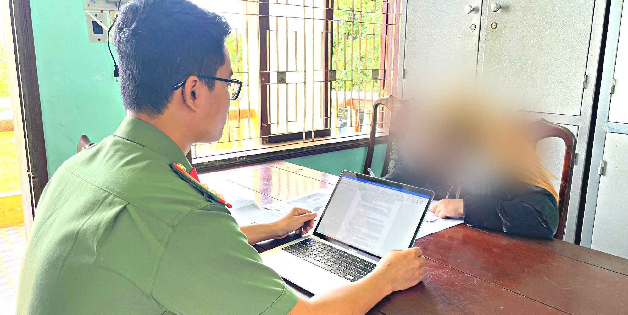 Xử phạt hành vi đăng clip nhạy cảm lên mạng xã hội để câu like