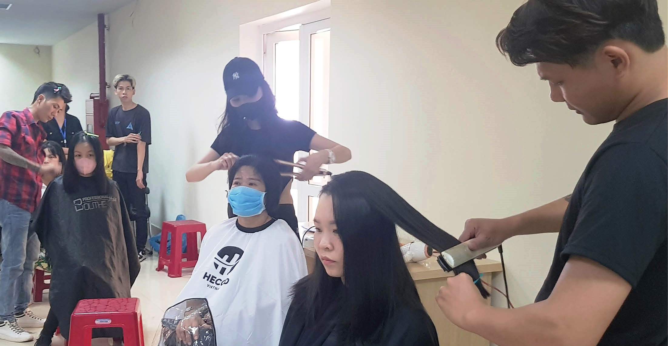 Trao mái tóc, chia sẻ yêu thương