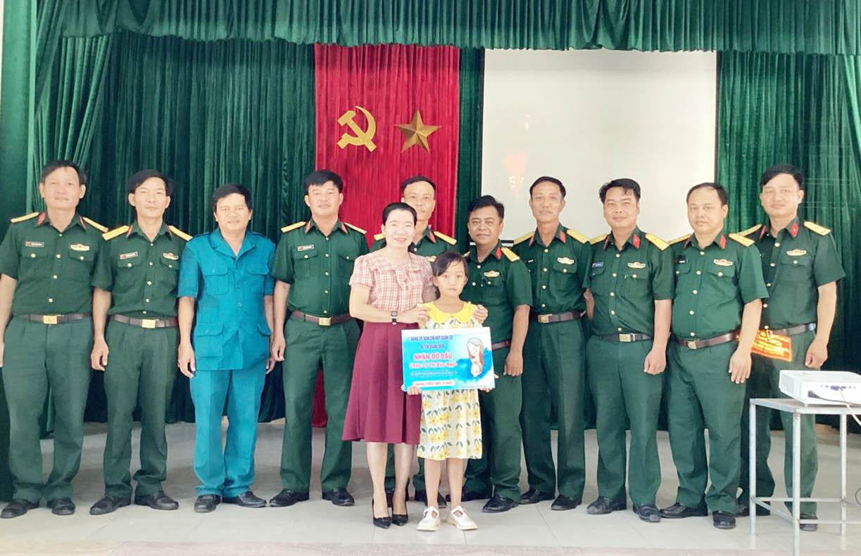 Thêm nghị lực để em đến trường