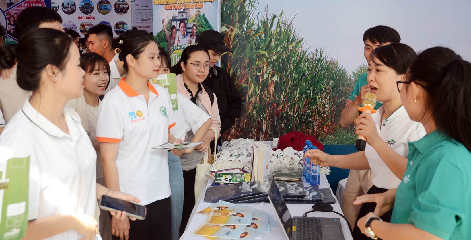 Tỷ lệ sinh viên tốt nghiệp có việc làm phù hợp ngày càng cao