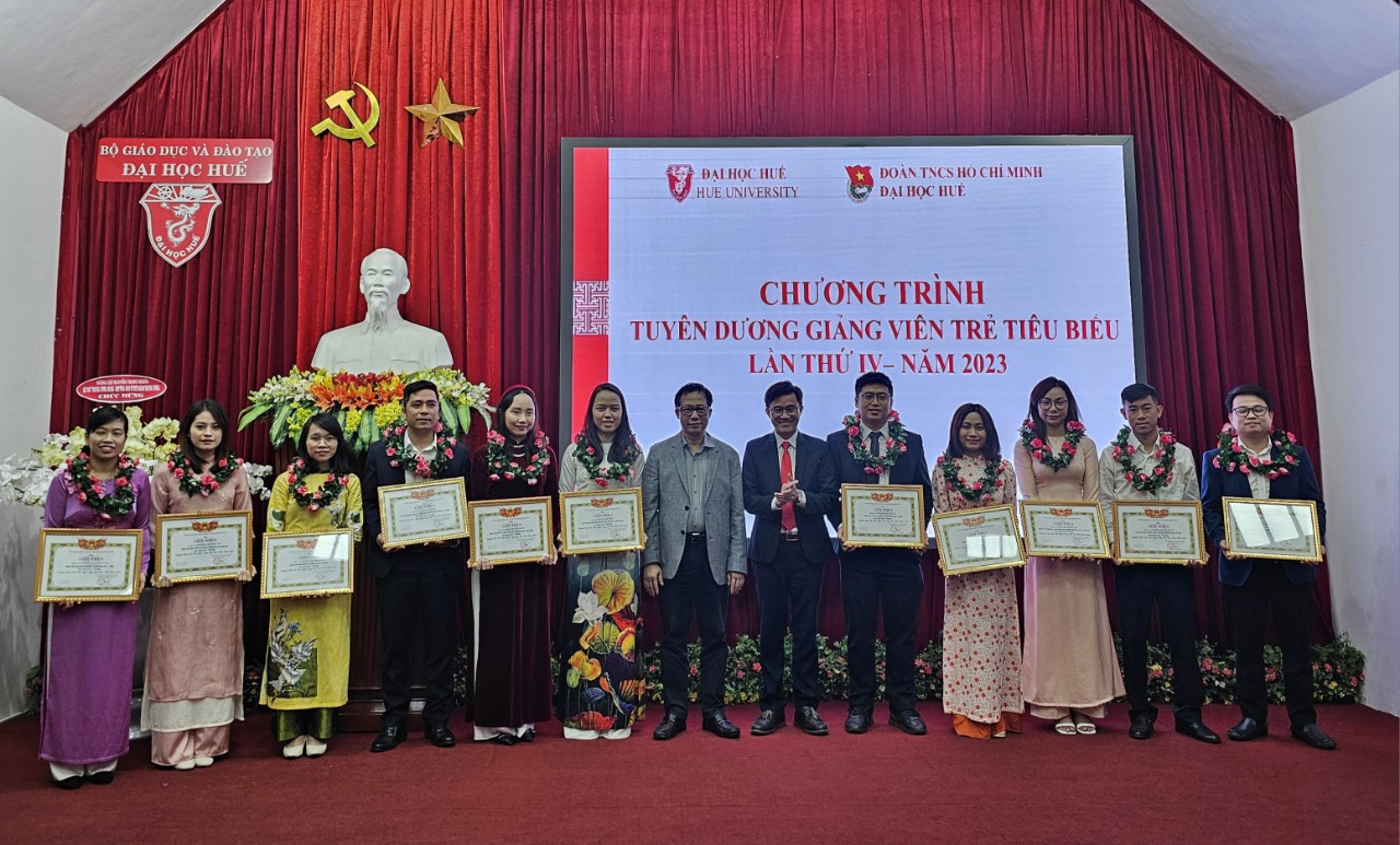 Vinh danh 13 giảng viên trẻ tiêu biểu