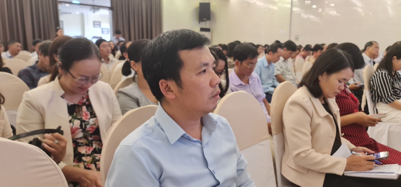 Triển khai Luật Thực hiện dân chủ ở cơ sở và Nghị quyết Đại hội Công đoàn