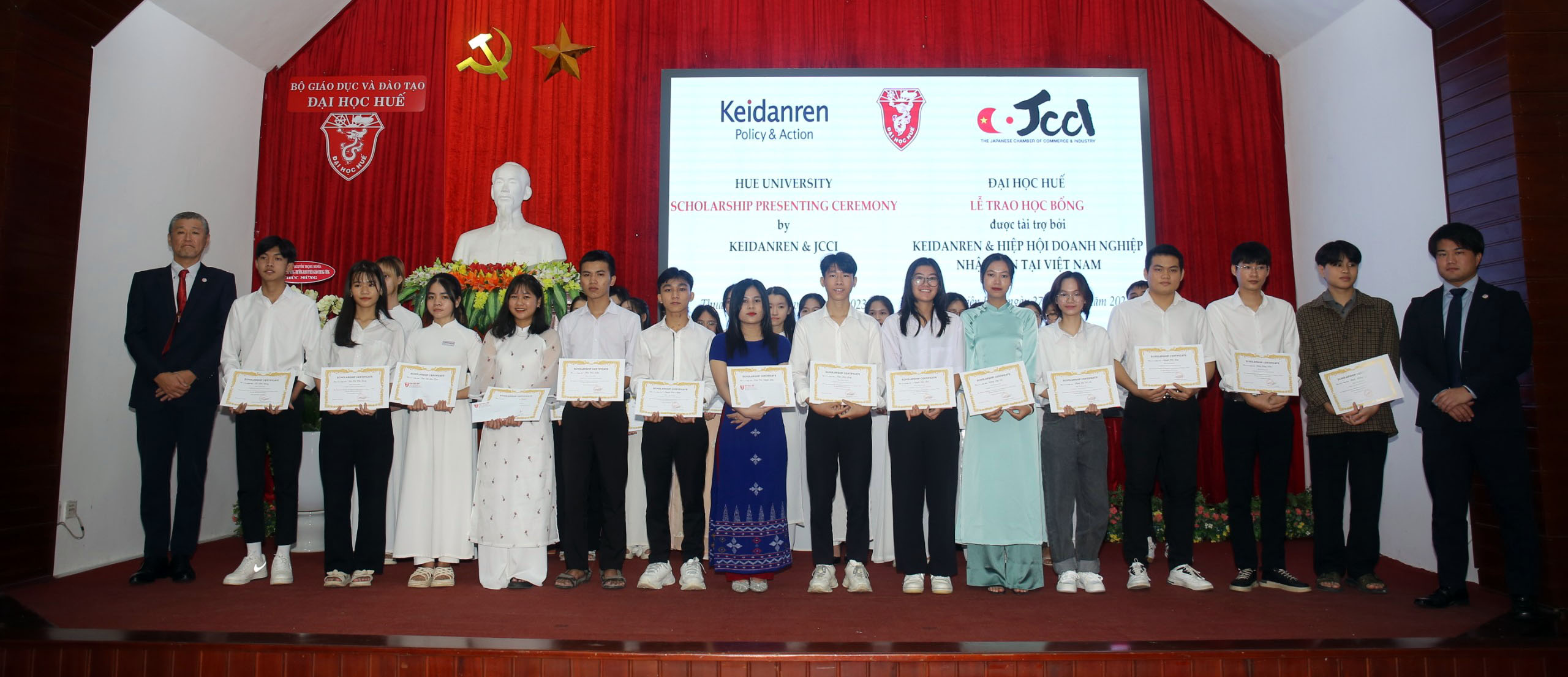 Trao 40 suất học bổng từ hai tổ chức Nhật Bản cho sinh viên vượt khó