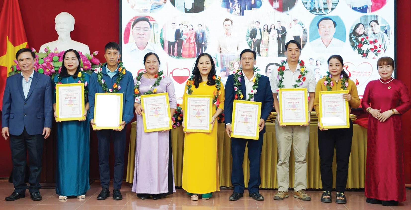 Ấm áp những “giọt hồng”