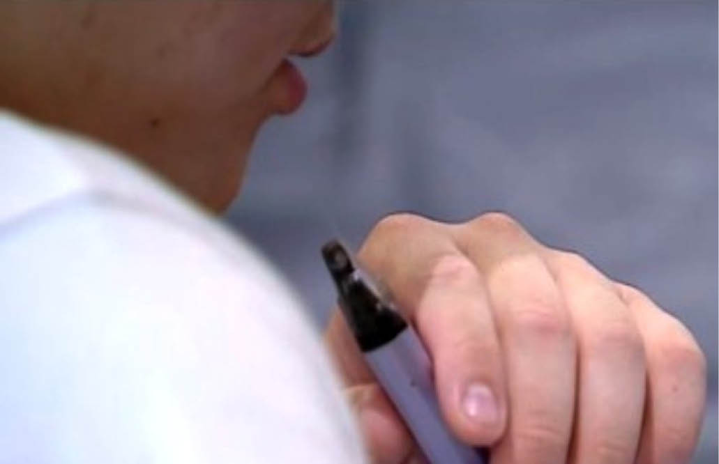 Sử dụng thuốc lá điện tử Các bạn trẻ hãy dừng lại