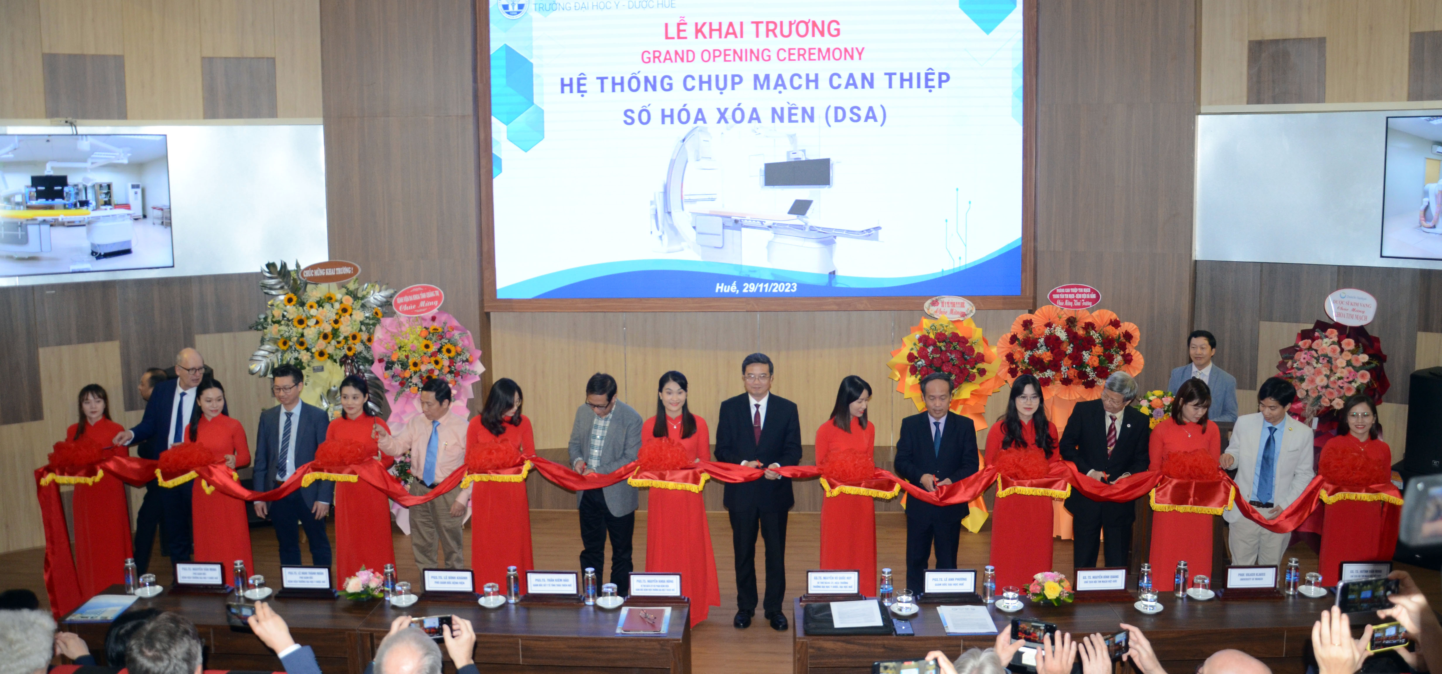 Bệnh viện Trường đại học Y - Dược khai trương hệ thống chụp mạch can thiệp số hóa xóa nền