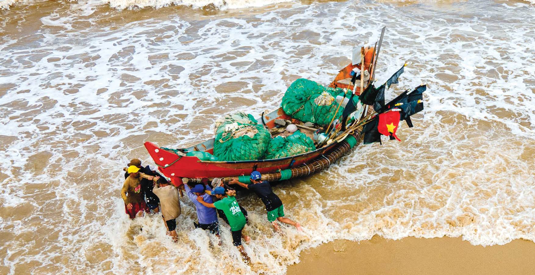 Ra khơi mùa sóng dữ