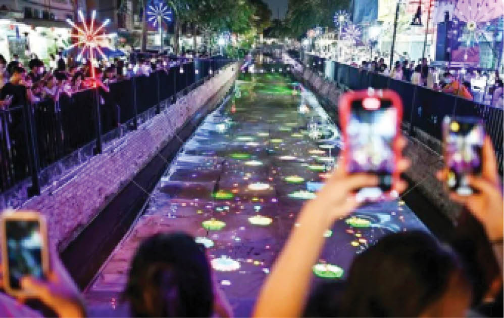 Người dân Thái Lan đưa kỹ thuật số vào lễ hội Loy Krathong truyền thống
