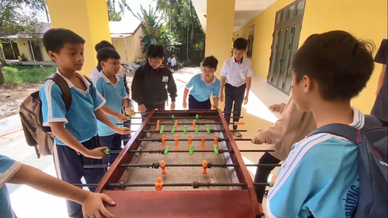 Nhộn nhịp sân trường giờ ra chơi