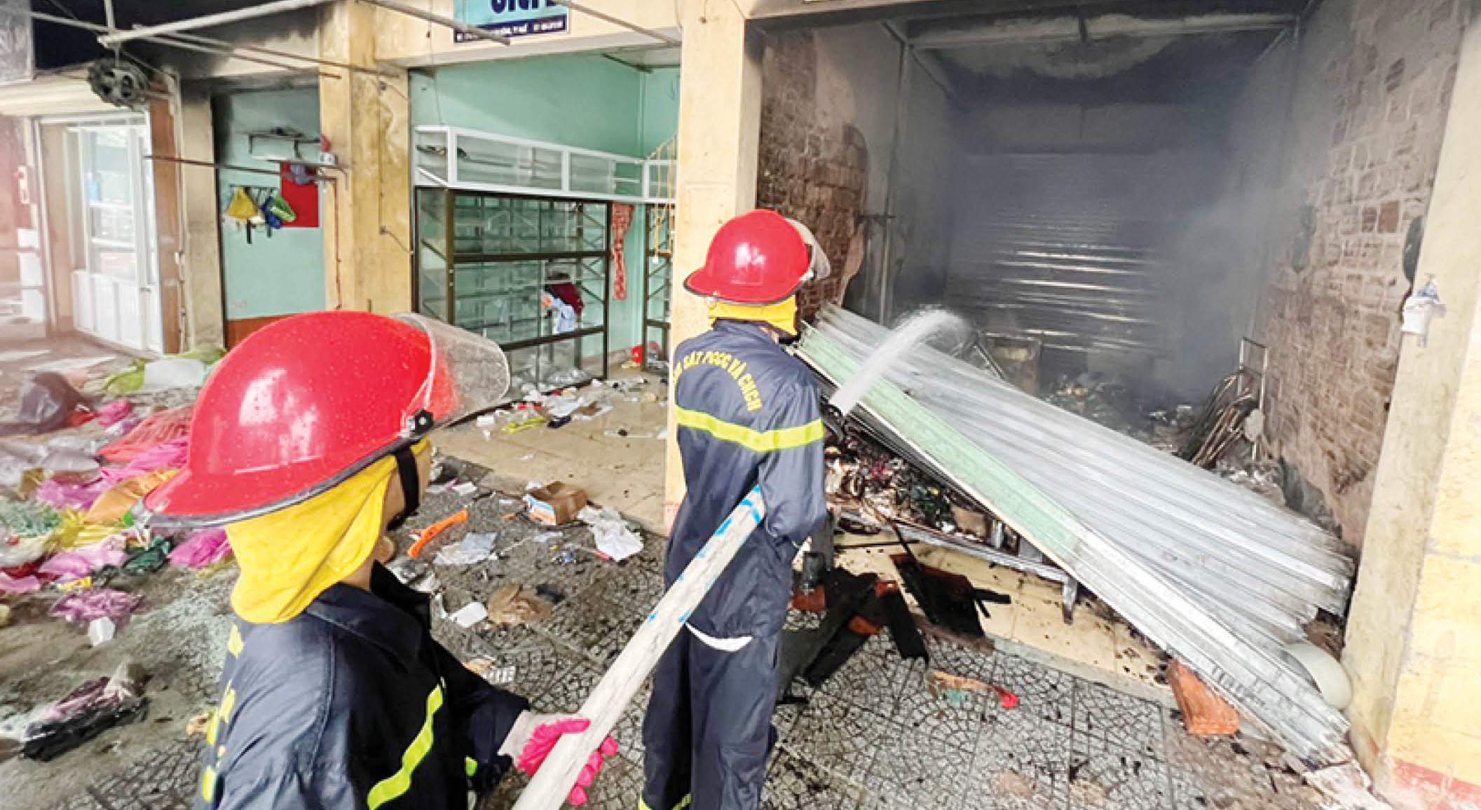 Vụ cháy chợ Khe Tre Hỗ trợ tiểu thương sớm vượt qua khó khăn