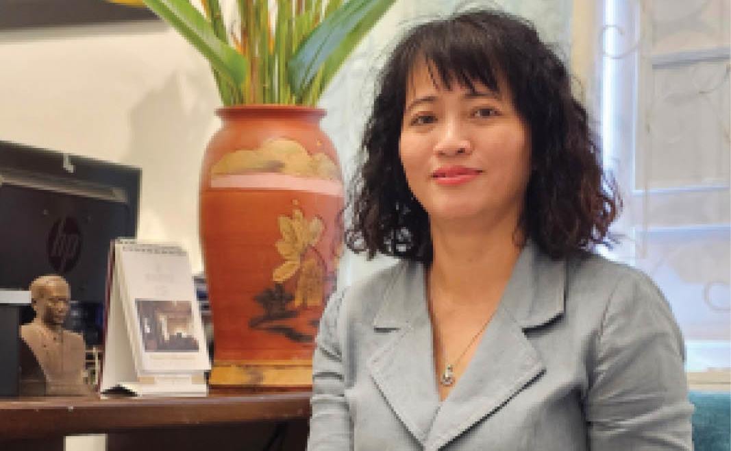 Tìm cách lưu giữ tác phẩm mỹ thuật giá trị cho Huế