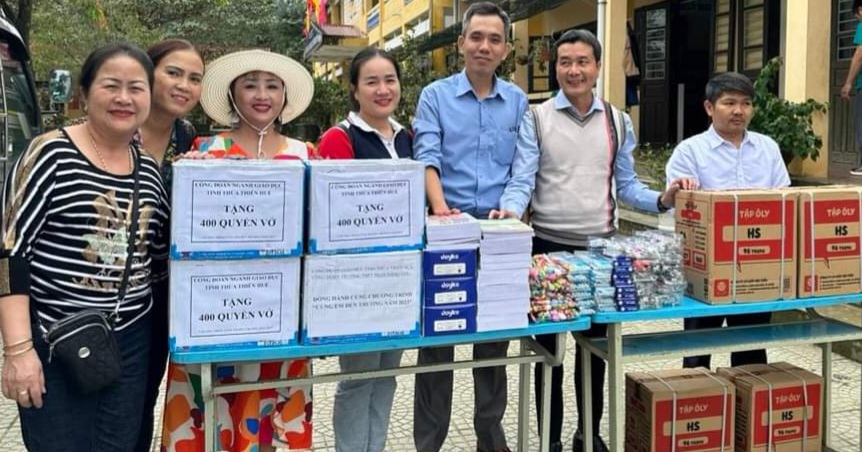 Trao 280 suất quà cho học sinh vùng cao A Lưới