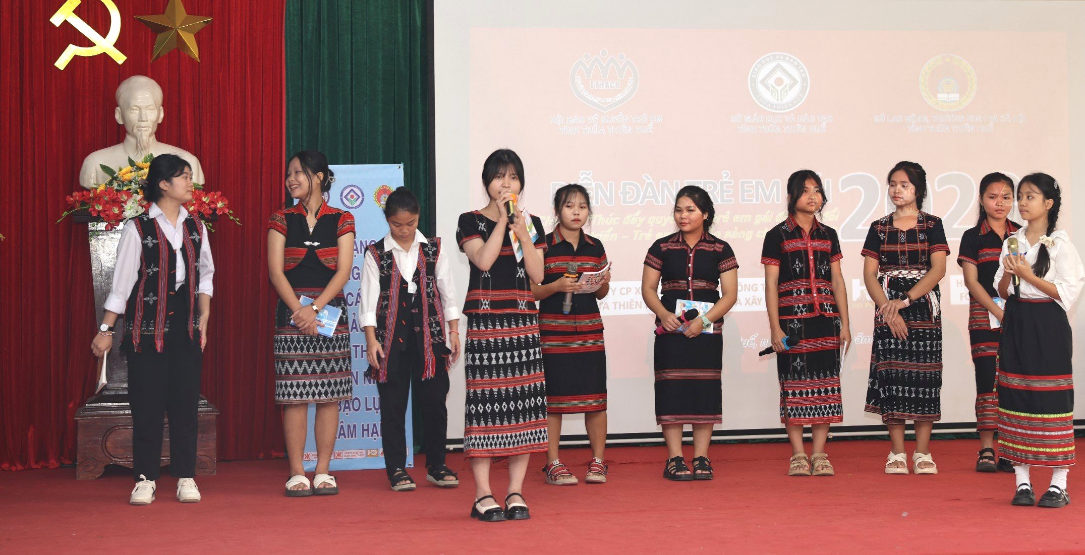 Thúc đẩy quyền của trẻ em gái