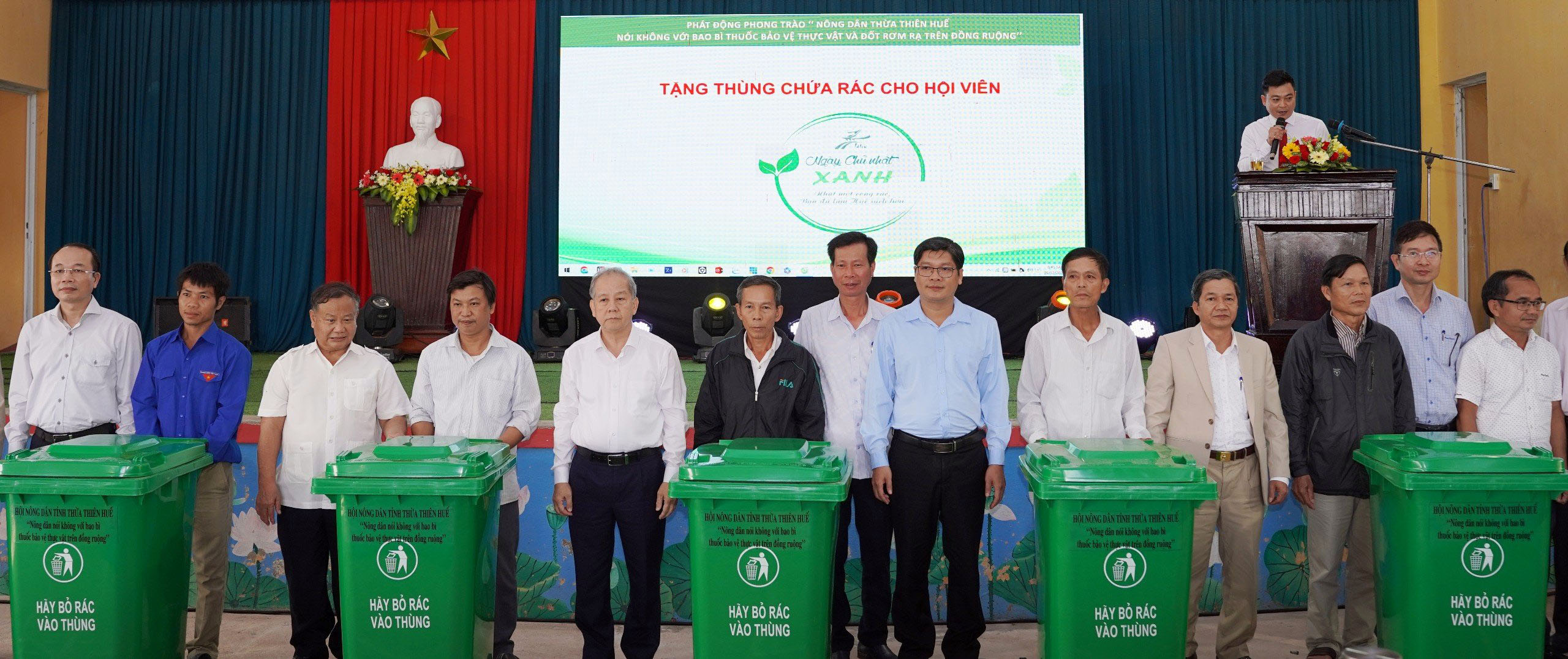 Nói không với bao bì thuốc bảo vệ thực vật và đốt rơm rạ trên đồng ruộng