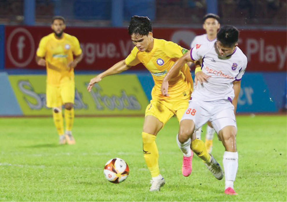 V League  bóng đá miền Trung gặp khó