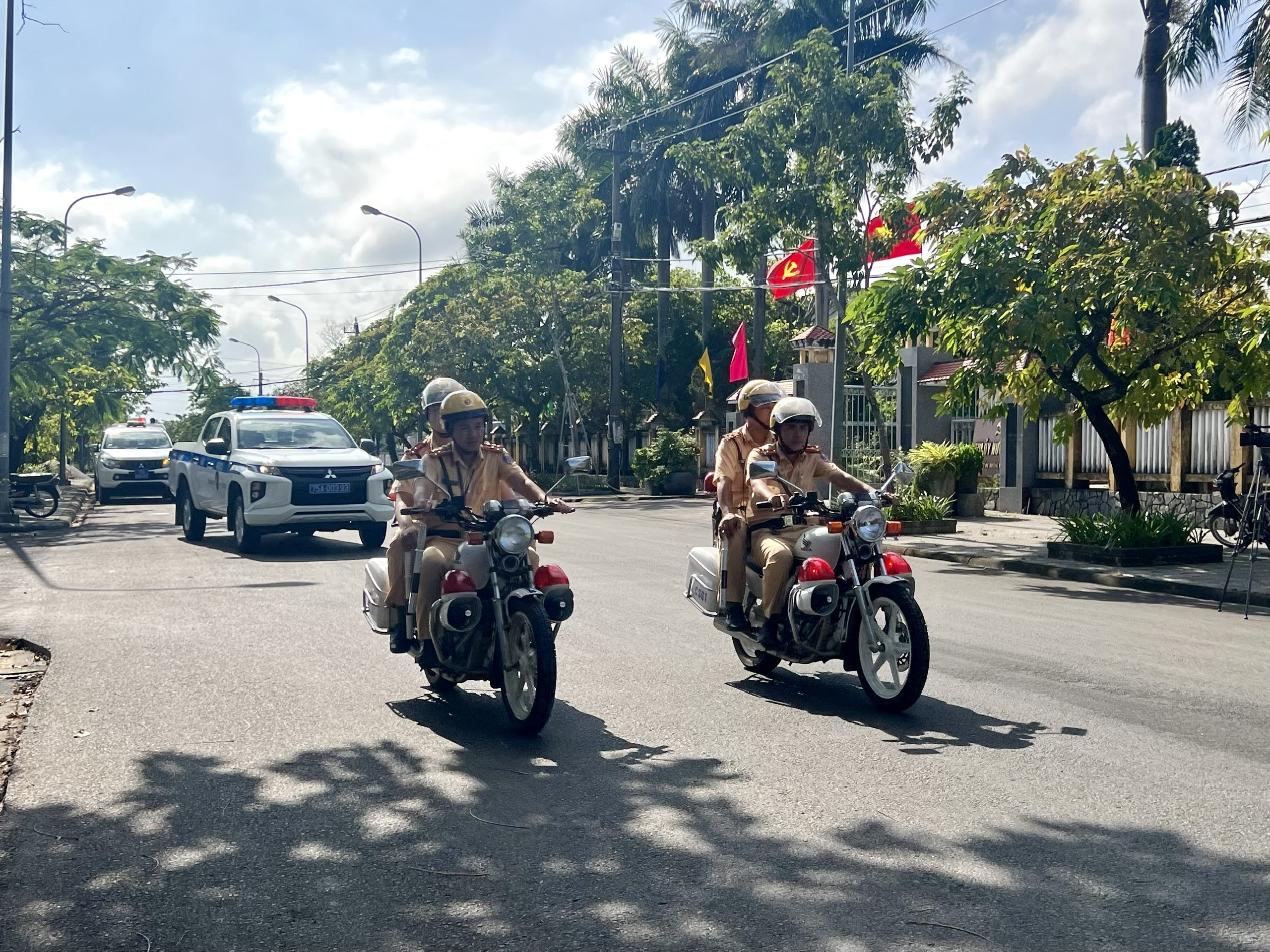 Ra quân trấn áp tội phạm