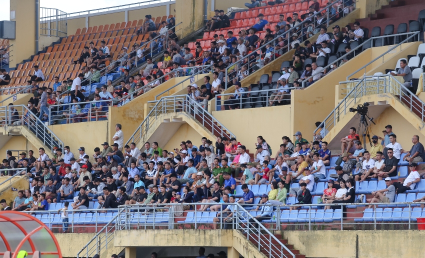 CLB Huế tận hưởng phút giây ngắn ngủi dẫn đầu bảng xếp hạng