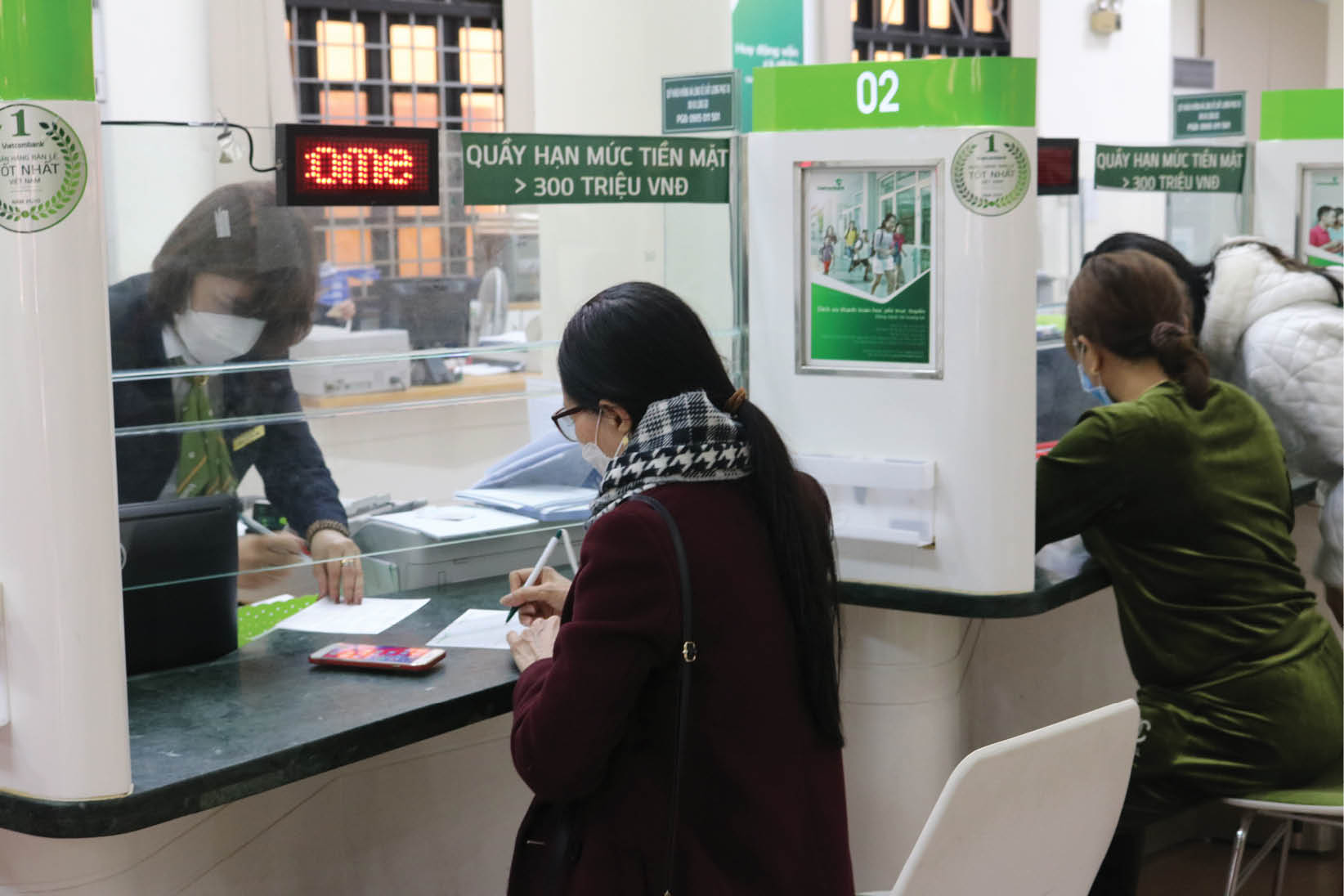 Lãi suất huy động chạm đáy Người dân loay hoay tìm kiếm kênh đầu tư mới