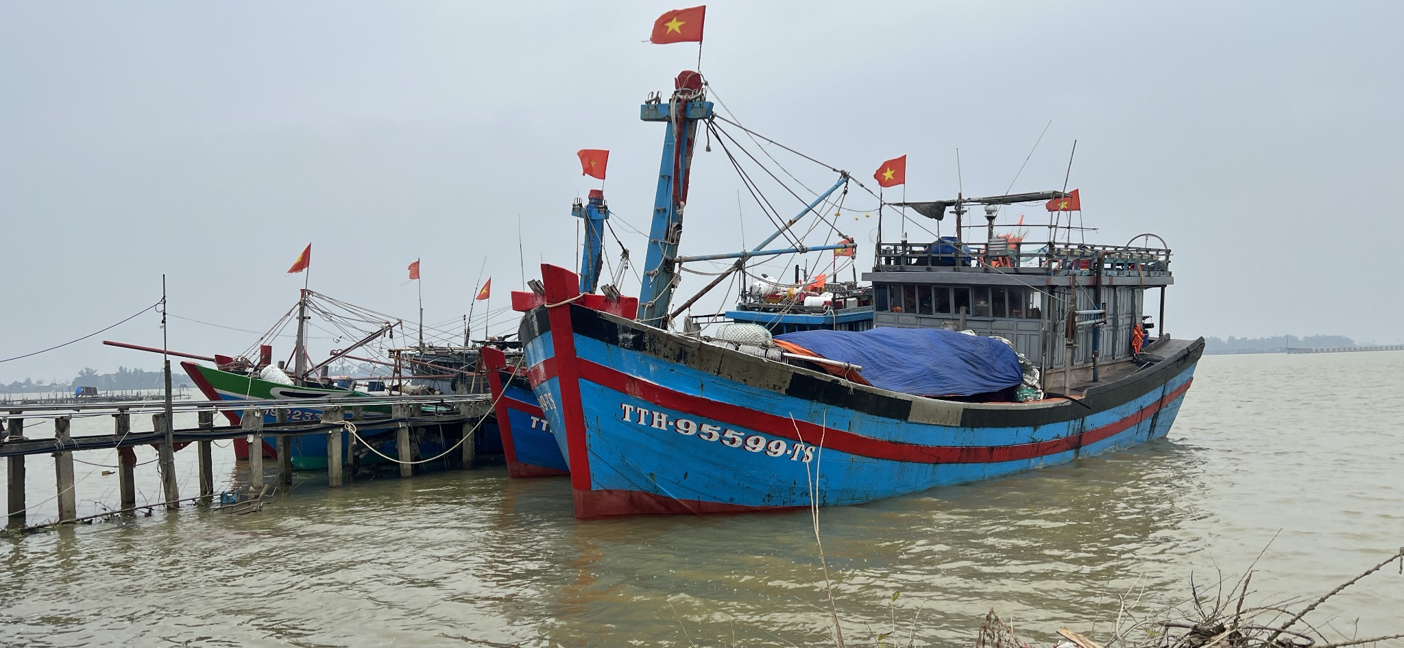 Không khí lạnh tăng cường, hồ đập điều tiết nước