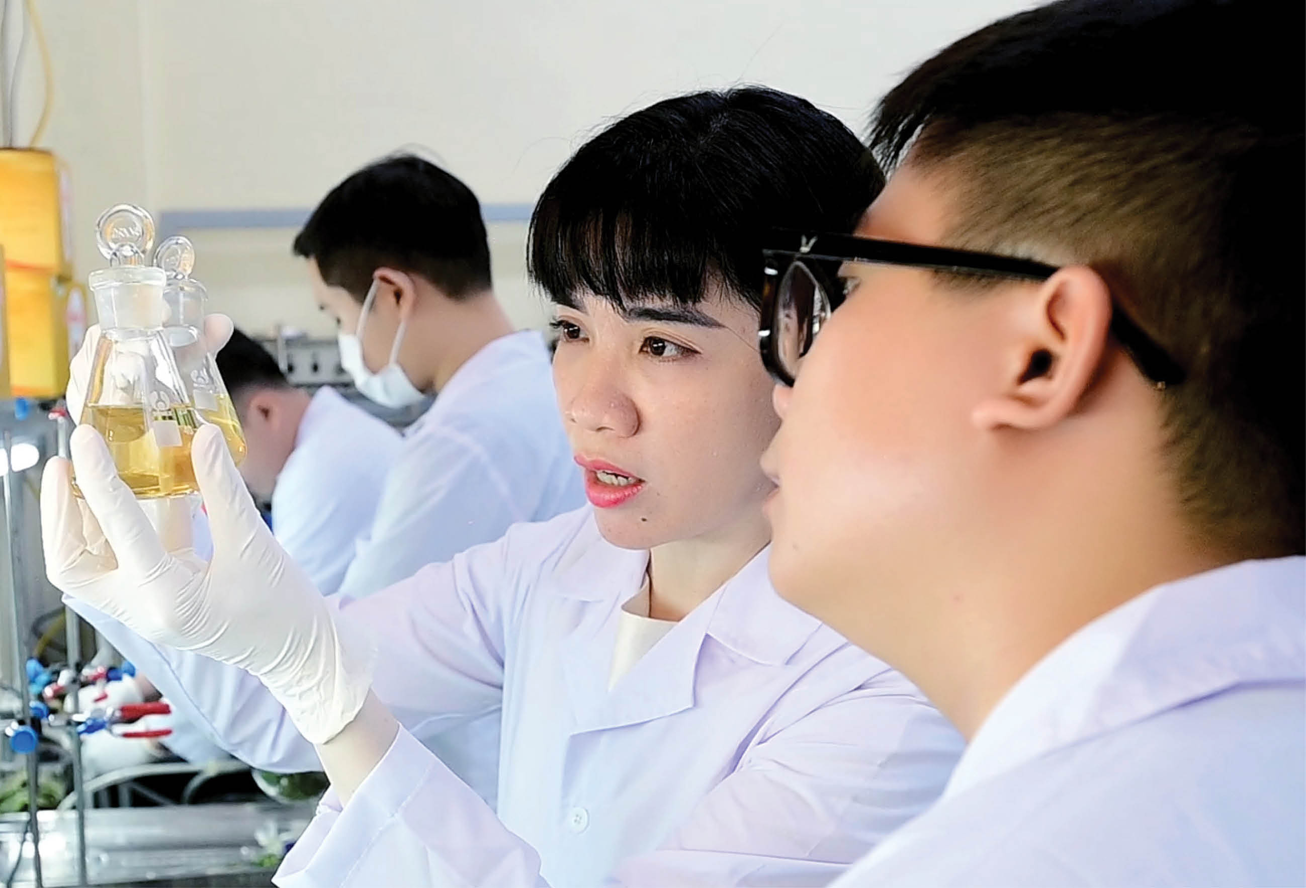 Nhà khoa học Huế đam mê nghiên cứu dược chất thiên nhiên