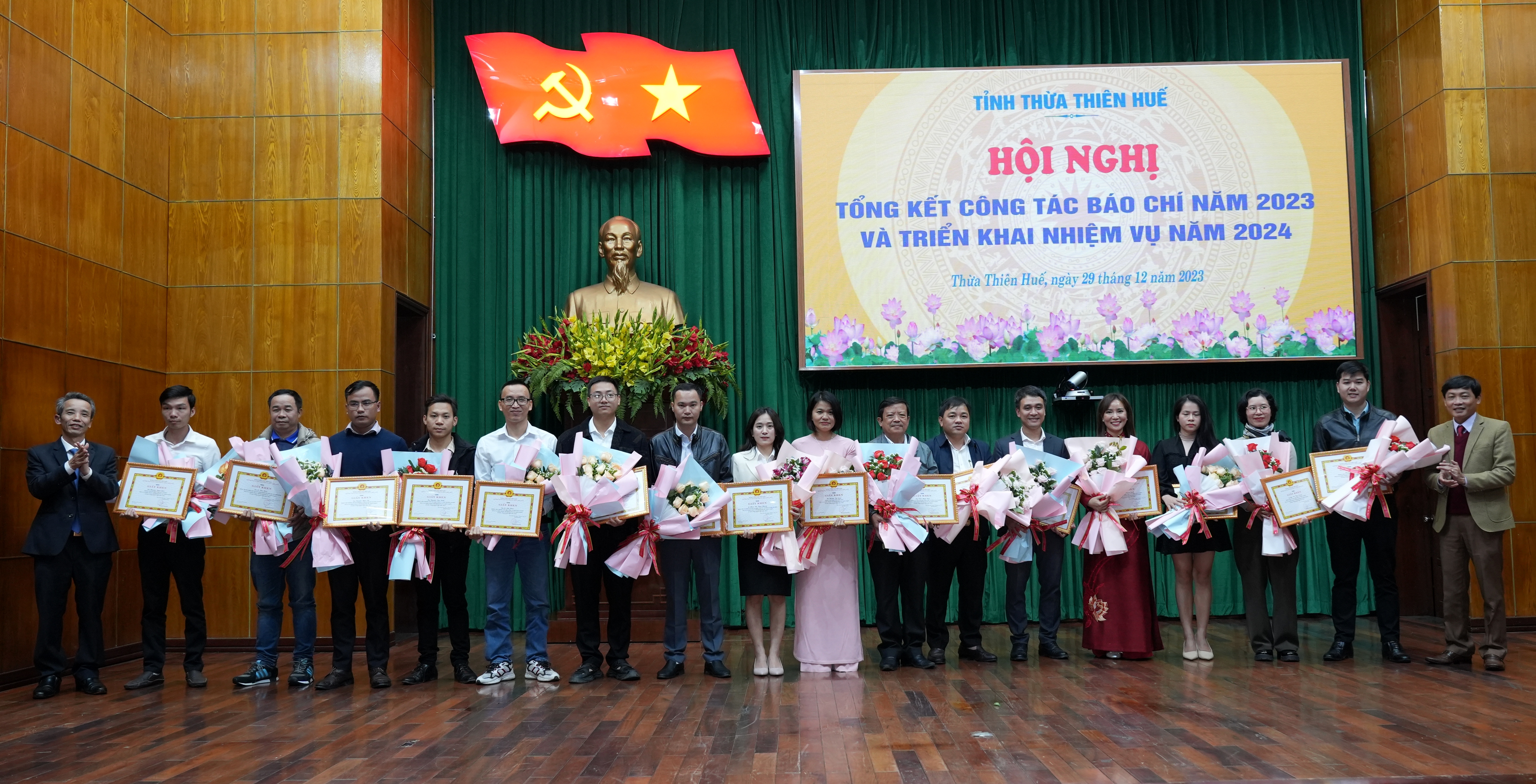 Tổng kết công tác báo chí năm 2023 và trao Giải Báo chí Búa liềm vàng lần thứ II