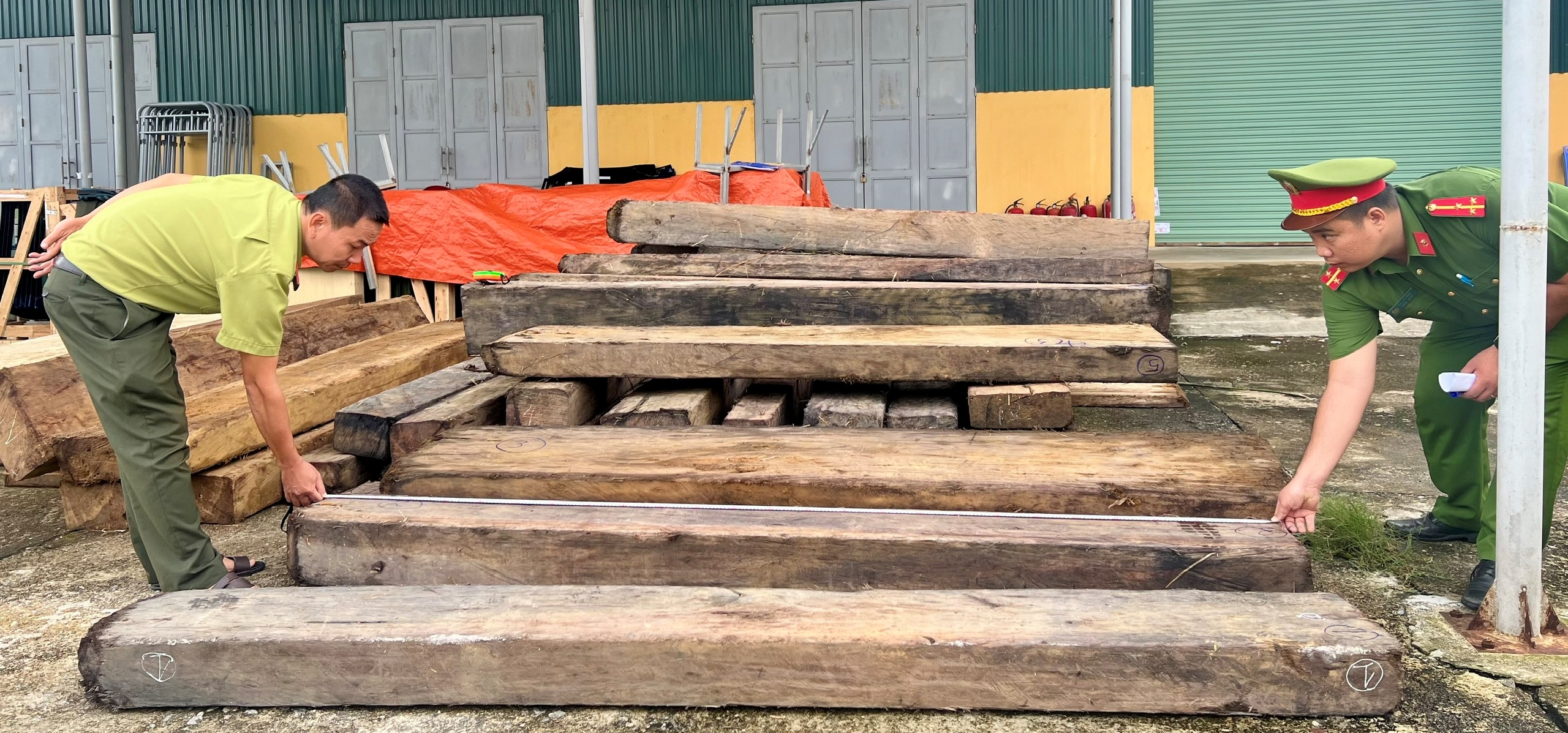 Phát hiện 51 phách gỗ trái phép tại xã Quảng Thành