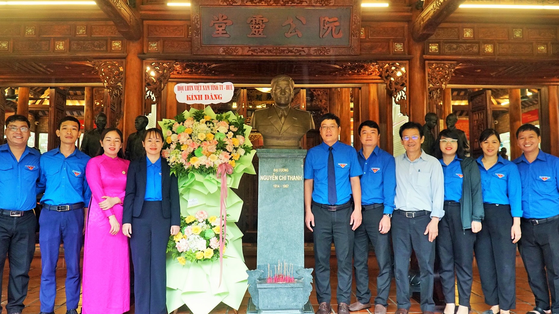 Thế hệ trẻ tưởng nhớ Đại tướng Nguyễn Chí Thanh