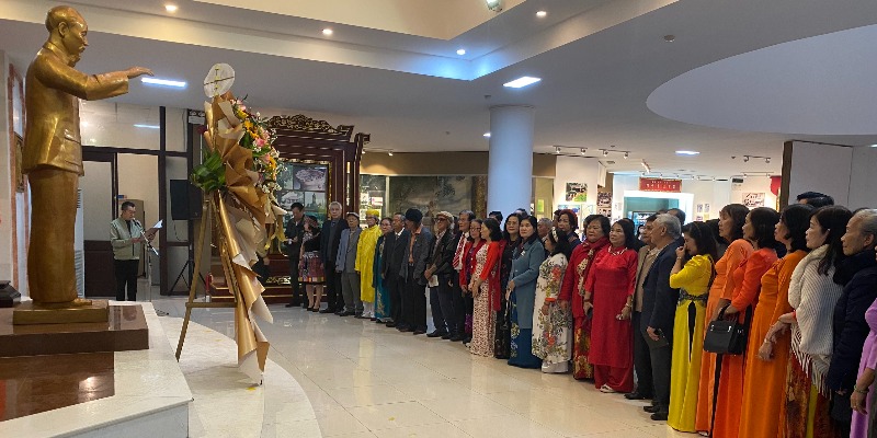 Hội thơ Hương Giang ra mắt thi phẩm Hương Giang