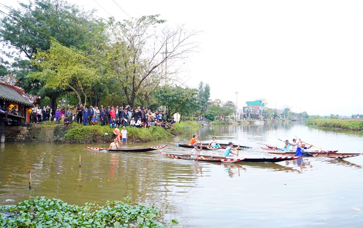 Vui nhộn hội đua ghe câu chào năm mới