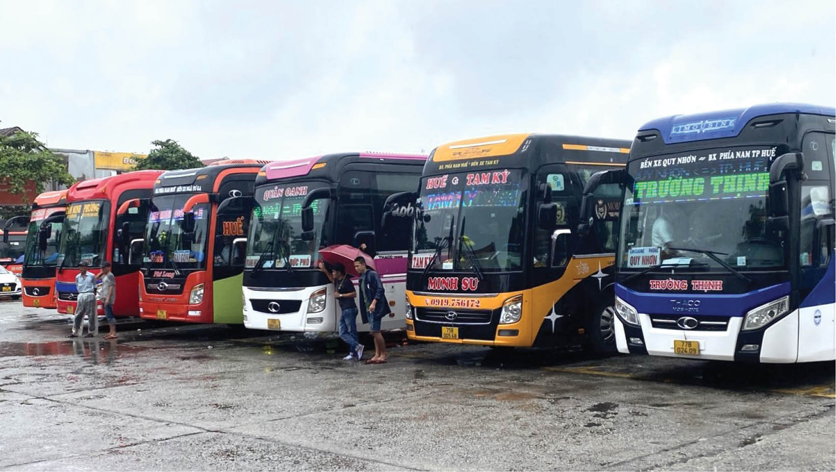 Không thiếu tàu, xe phục vụ khách dịp Tết