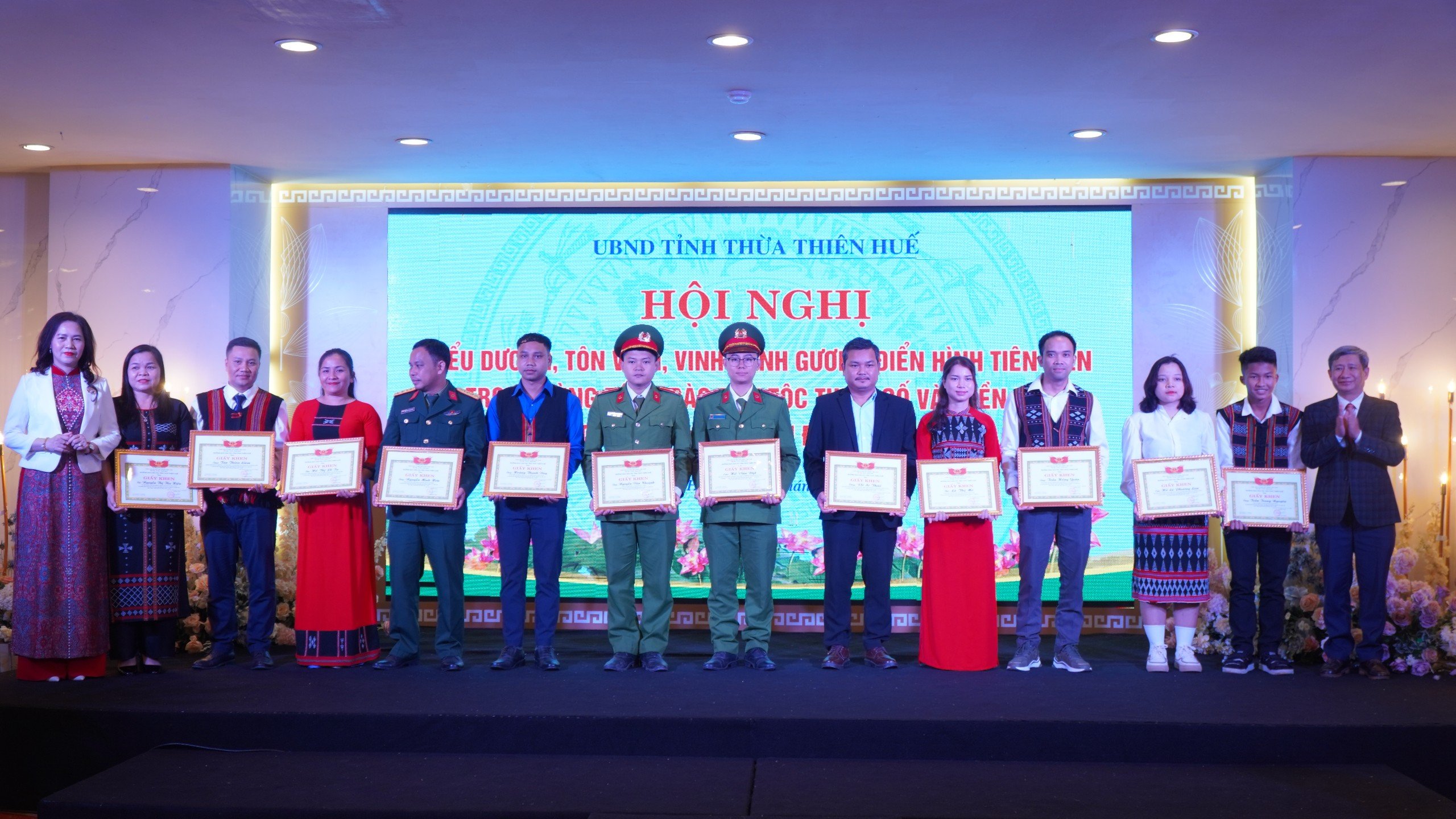 Biểu dương 48 gương điển hình tiên tiến vùng đồng bào dân tộc thiểu số