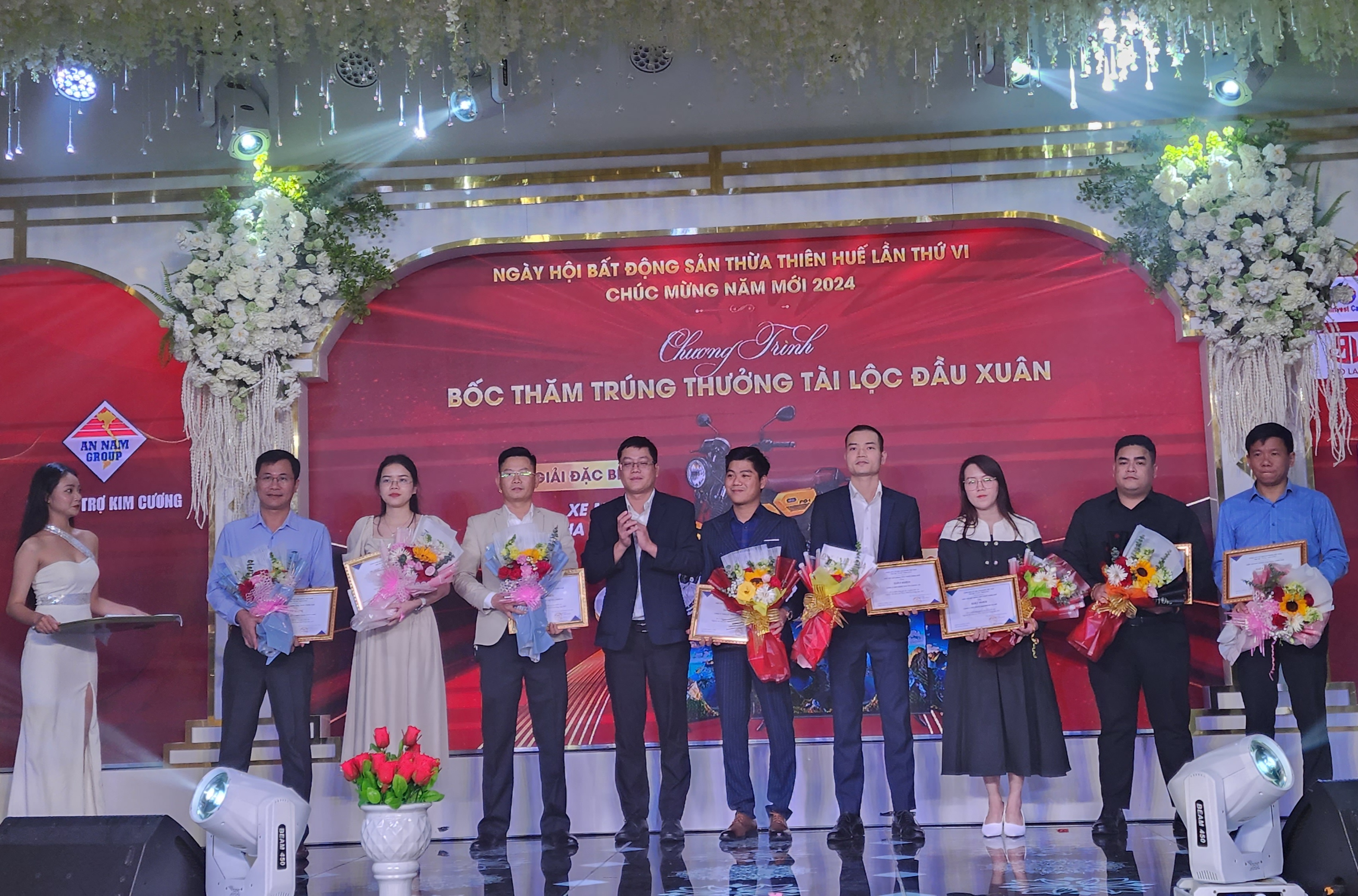 Gần 2,9 tỷ đồng trao tặng các hoạt động vì cộng đồng