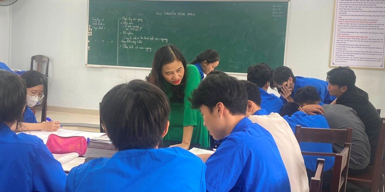 12 giáo viên được phong tặng danh hiệu “Nhà giáo Ưu tú”