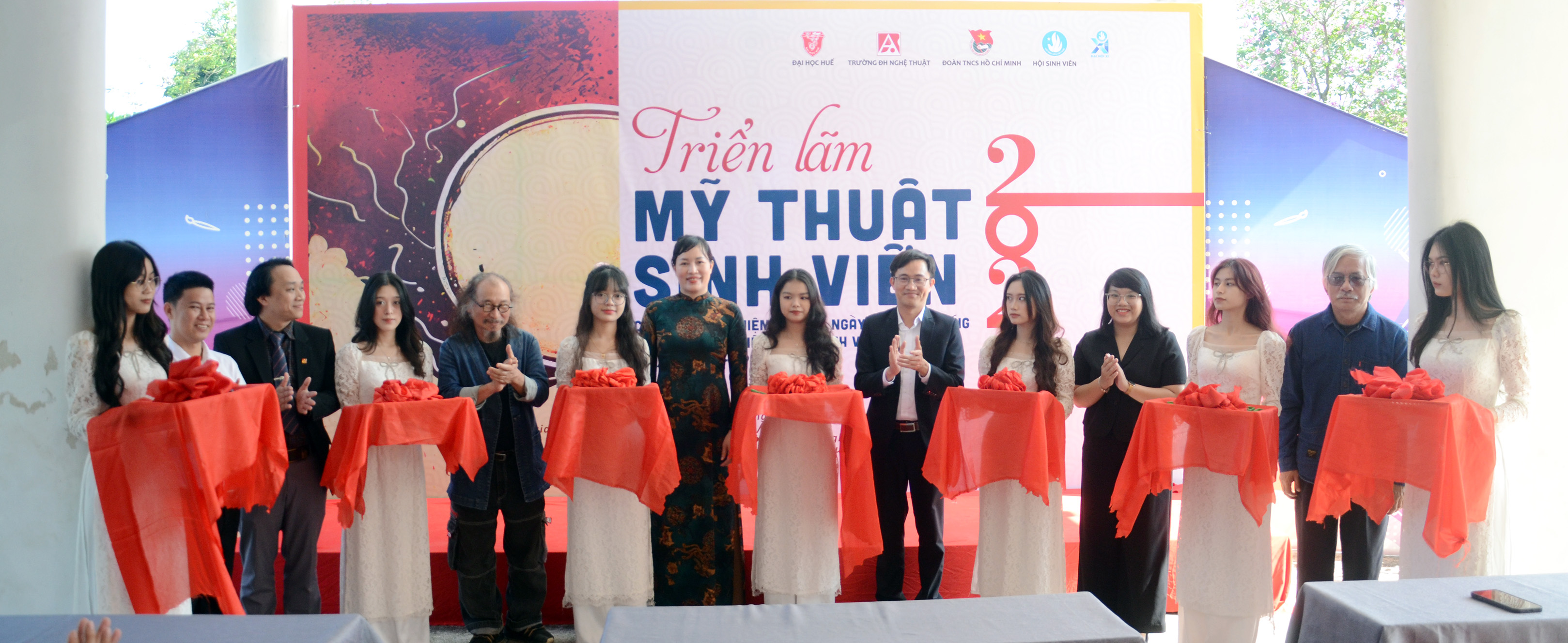 Gần 100 tác phẩm tham gia triển lãm mỹ thuật sinh viên