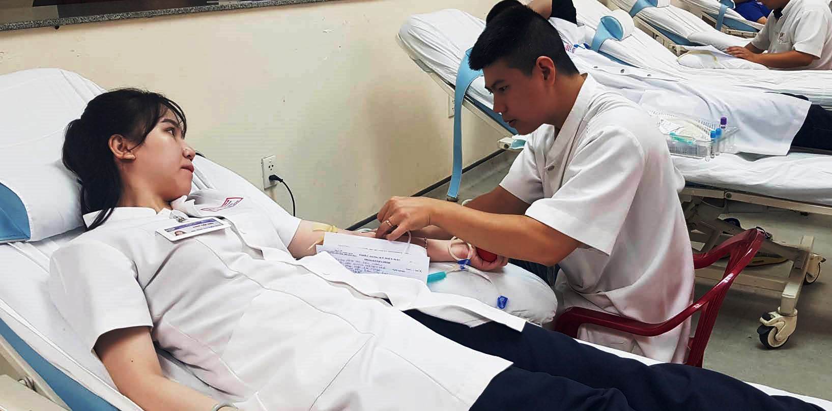 Đầu năm đi hiến máu