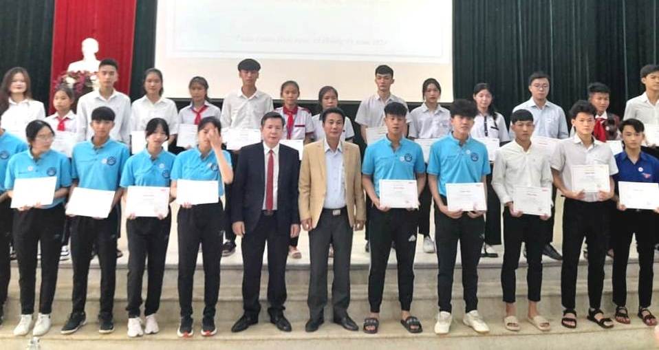 Khen thưởng 33 học sinh đạt giải thể thao học sinh phổ thông toàn quốc năm 2023